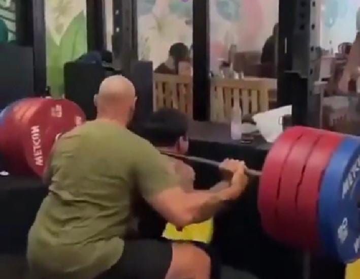 podiumnews.com-Polisi Selidiki Binaraga Tewas Tertimpa Barbel